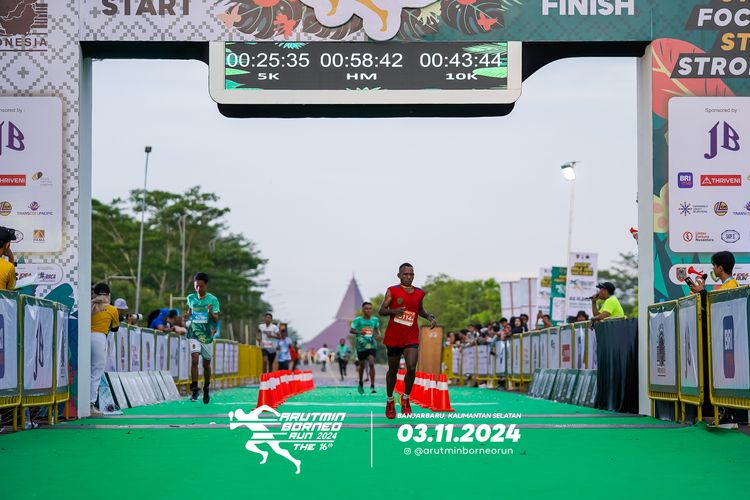 Race photo from Arutmin Borneo Run 2024