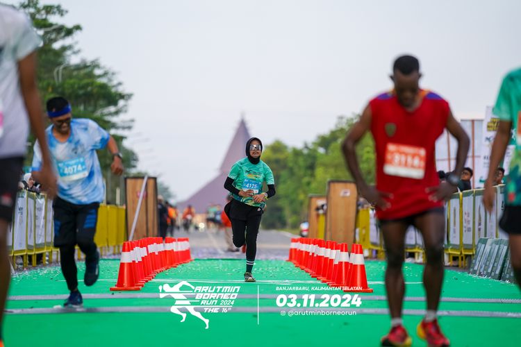 Race photo from Arutmin Borneo Run 2024