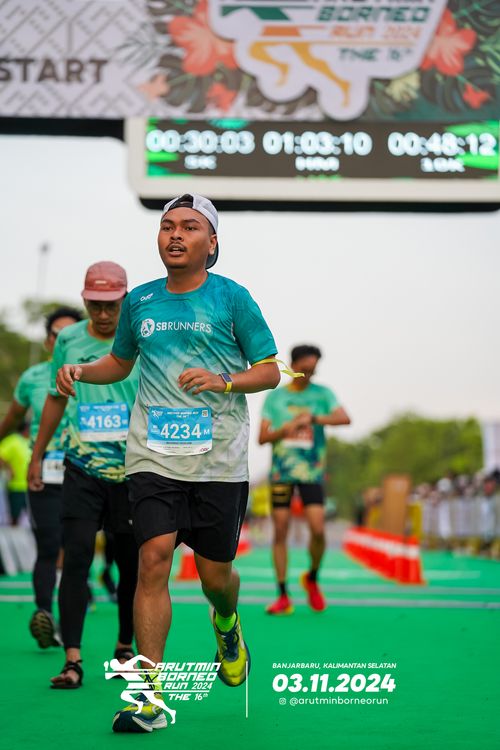 Race photo from Arutmin Borneo Run 2024