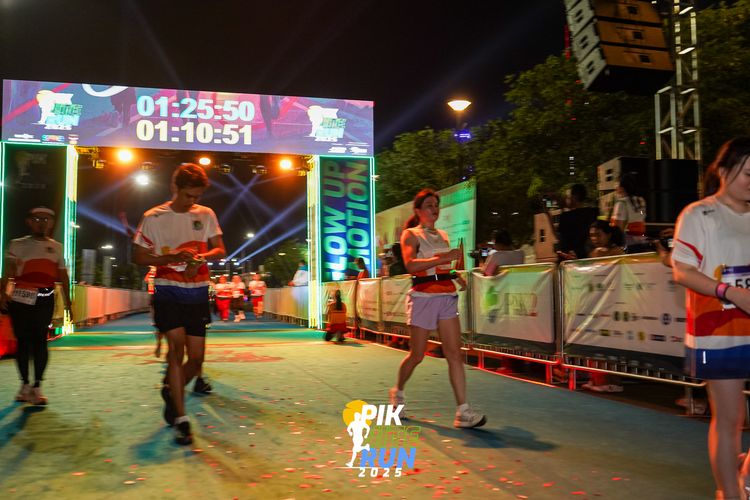 Race photo from PIK NITE RUN 2025