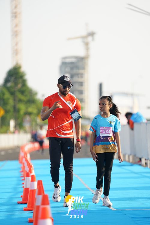 Race photo from PIK NITE RUN 2025