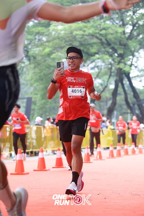 Race photo from ONE RUN 10K 2025