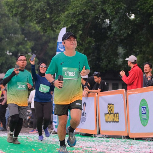Race photo from BAUR RUN 2025