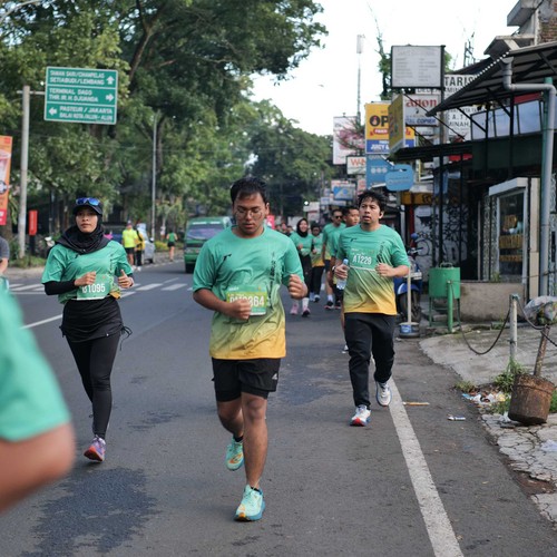 Race photo from BAUR RUN 2025