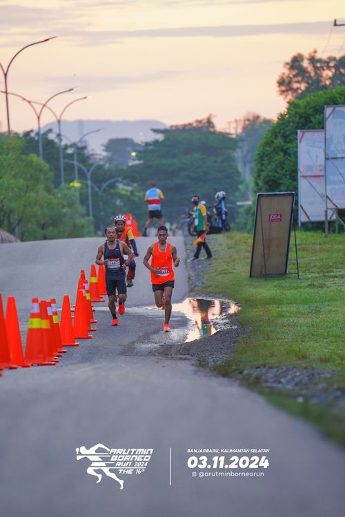 Race photo from Arutmin Borneo Run 2024