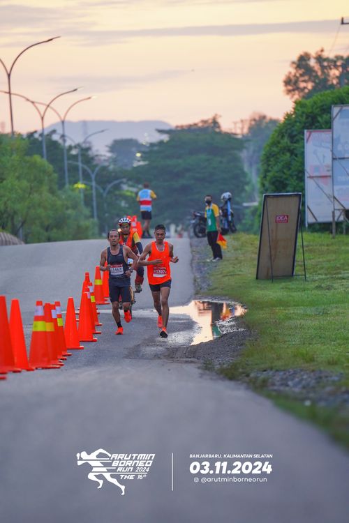 Race photo from Arutmin Borneo Run 2024