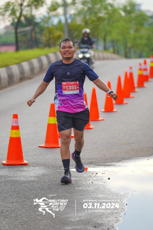 Race photo from Arutmin Borneo Run 2024