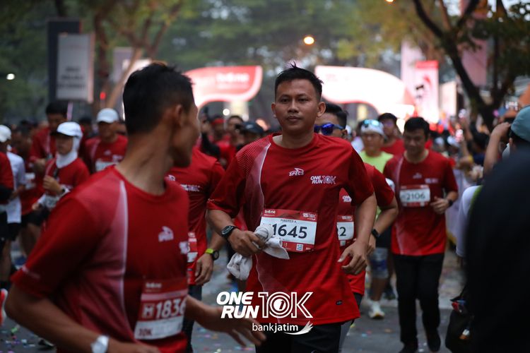 Race photo from ONE RUN 10 K