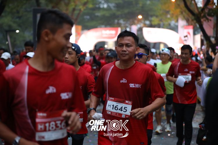 Race photo from ONE RUN 10 K