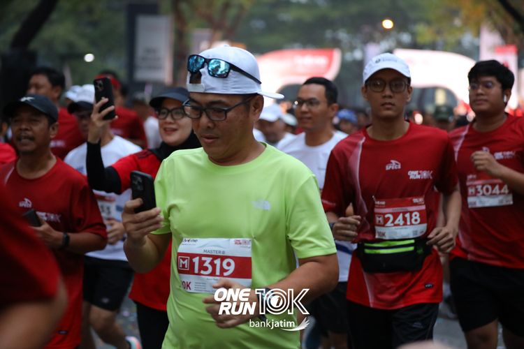 Race photo from ONE RUN 10 K