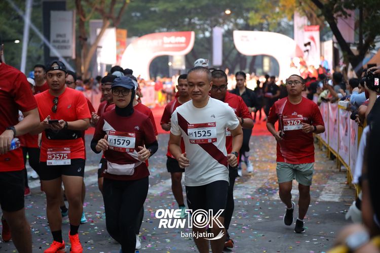 Race photo from ONE RUN 10 K