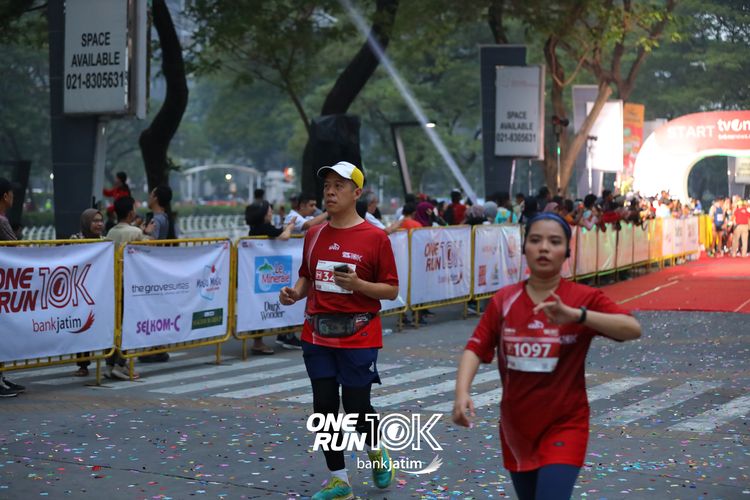 Race photo from ONE RUN 10 K