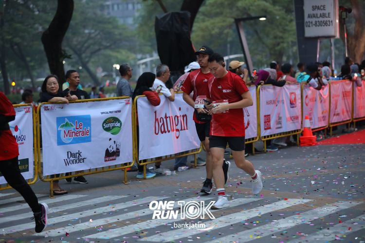 Race photo from ONE RUN 10 K