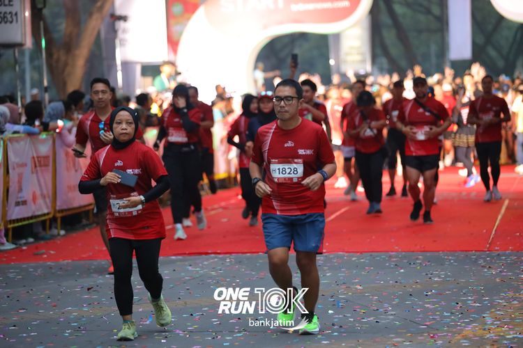 Race photo from ONE RUN 10 K