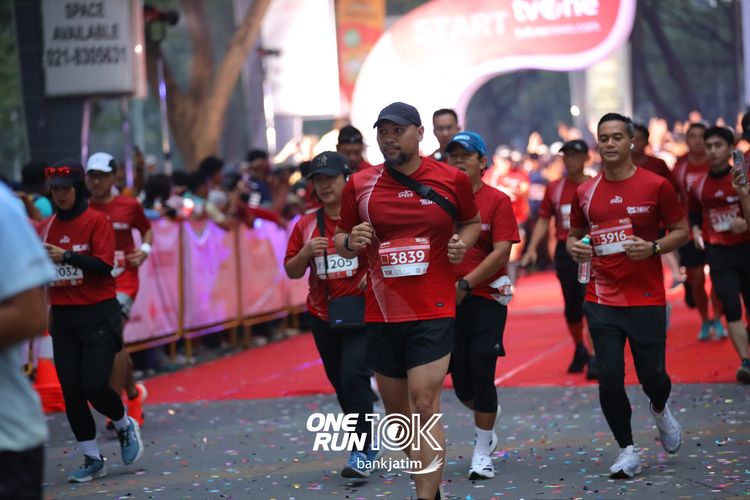 Race photo from ONE RUN 10 K