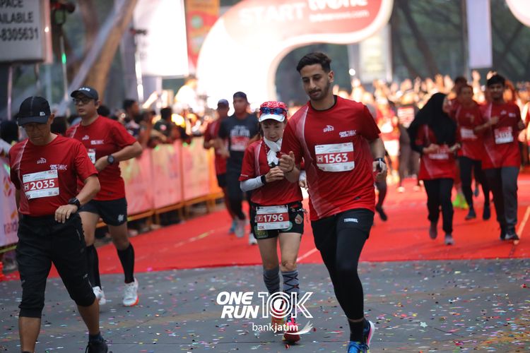 Race photo from ONE RUN 10 K