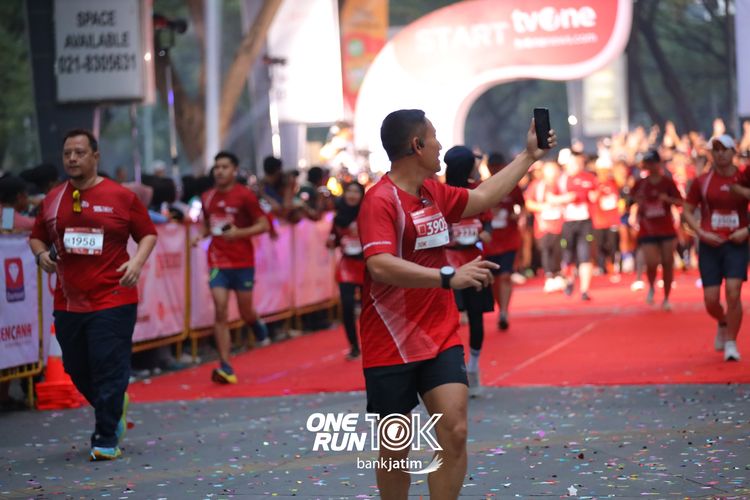 Race photo from ONE RUN 10 K