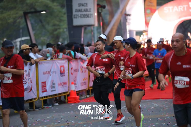 Race photo from ONE RUN 10 K