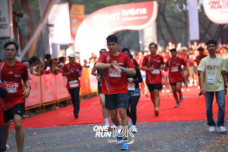 Race photo from ONE RUN 10 K
