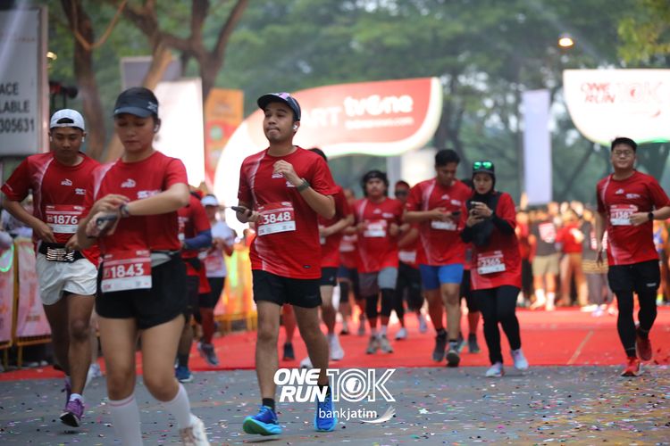 Race photo from ONE RUN 10 K