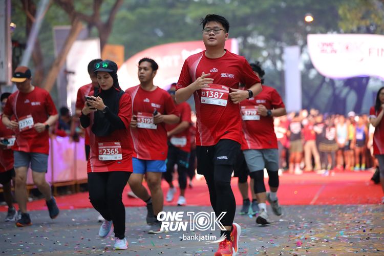 Race photo from ONE RUN 10 K
