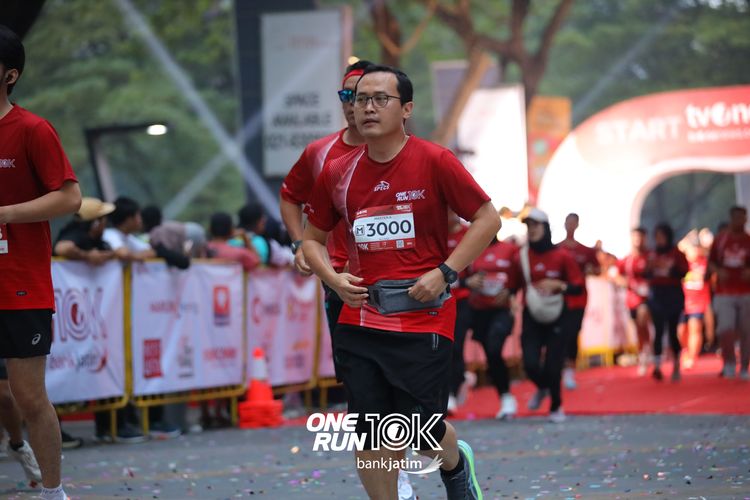 Race photo from ONE RUN 10 K