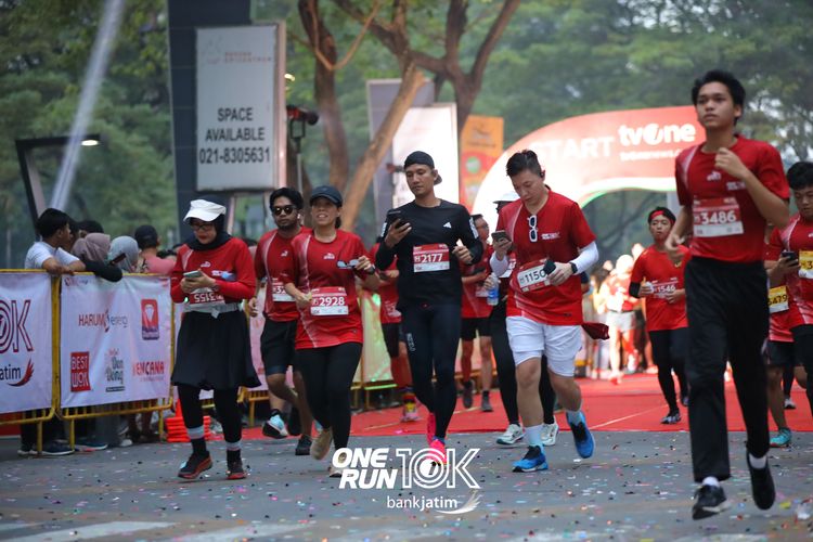 Race photo from ONE RUN 10 K