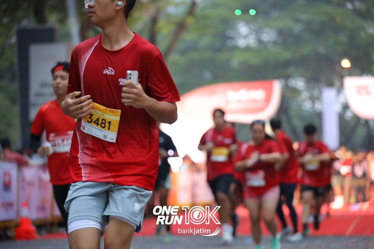 Race photo from ONE RUN 10 K