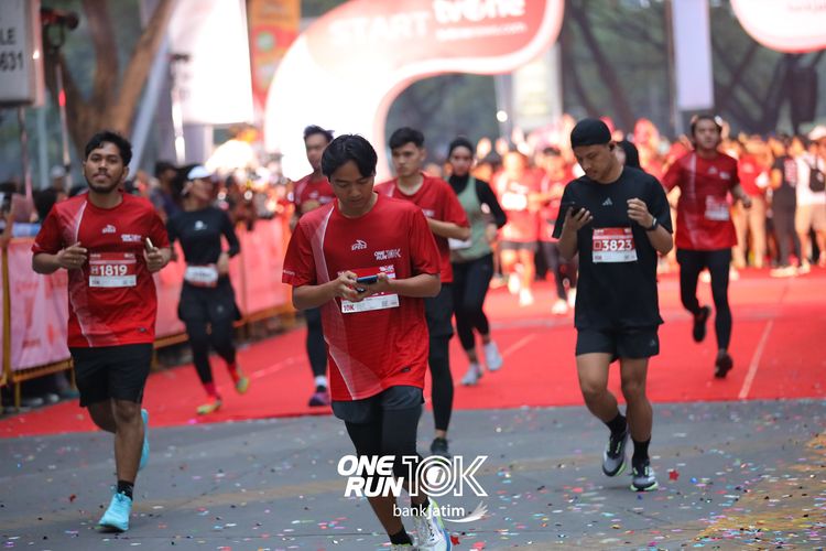 Race photo from ONE RUN 10 K