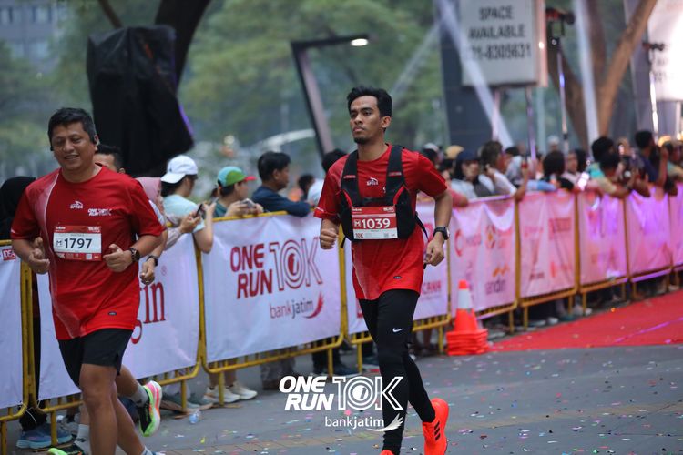 Race photo from ONE RUN 10 K
