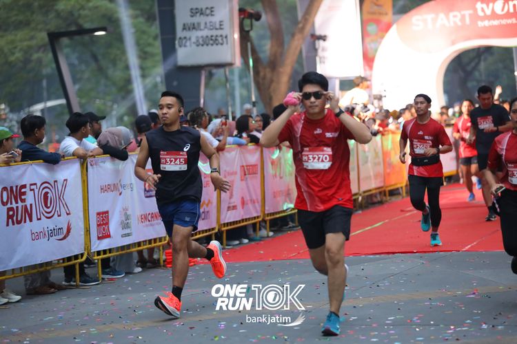 Race photo from ONE RUN 10 K