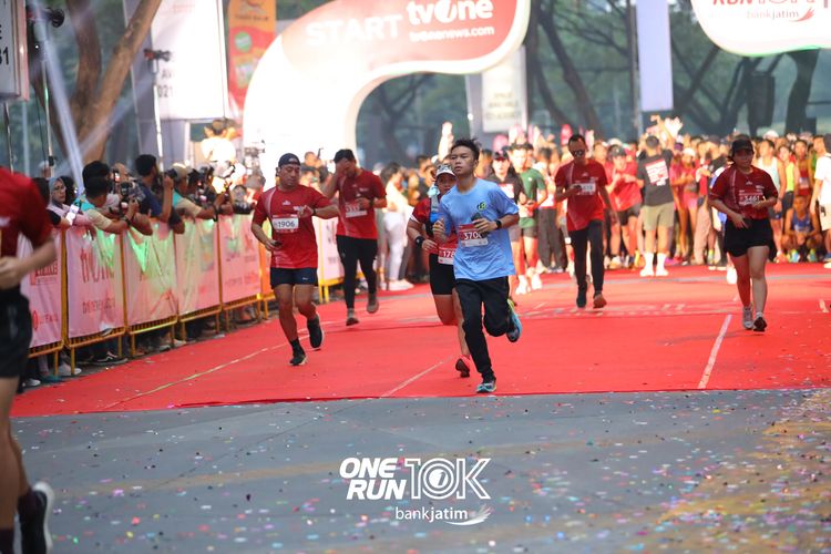 Race photo from ONE RUN 10 K