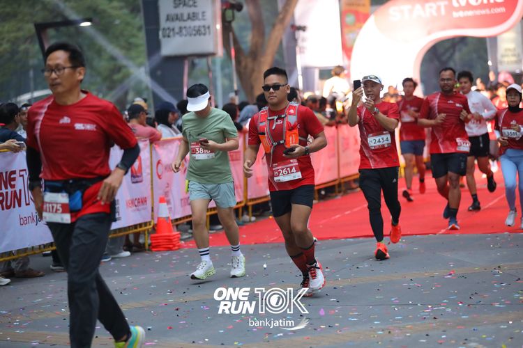 Race photo from ONE RUN 10 K