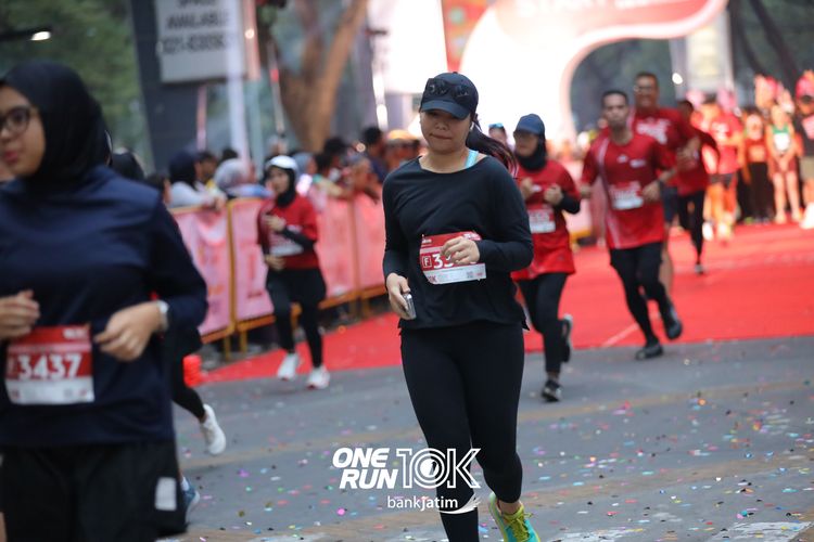 Race photo from ONE RUN 10 K