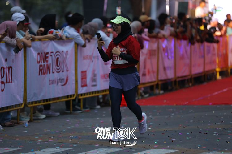 Race photo from ONE RUN 10 K