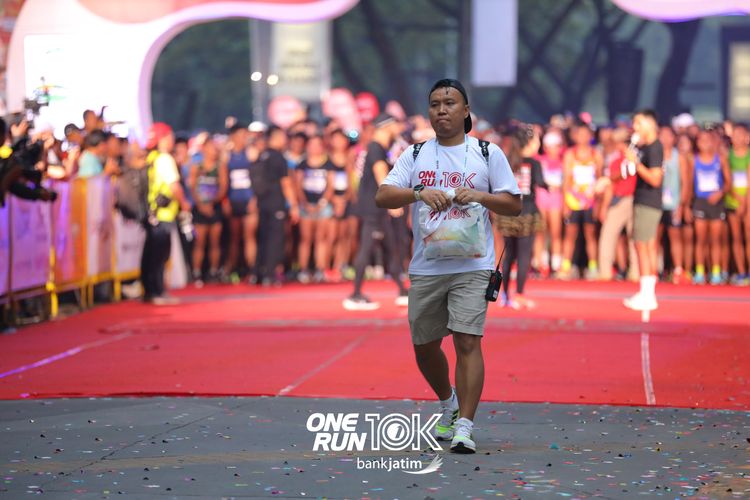 Race photo from ONE RUN 10 K