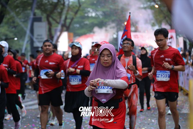 Race photo from ONE RUN 10 K