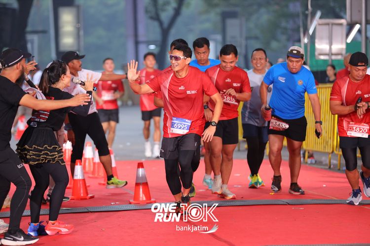 Race photo from ONE RUN 10 K