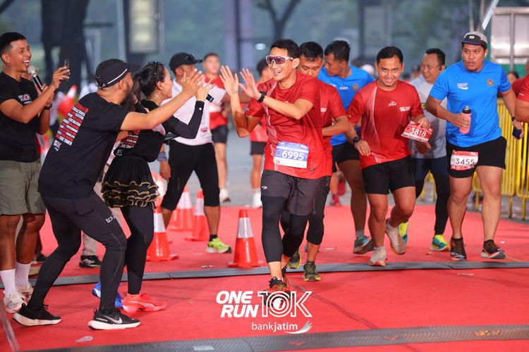 Race photo from ONE RUN 10 K