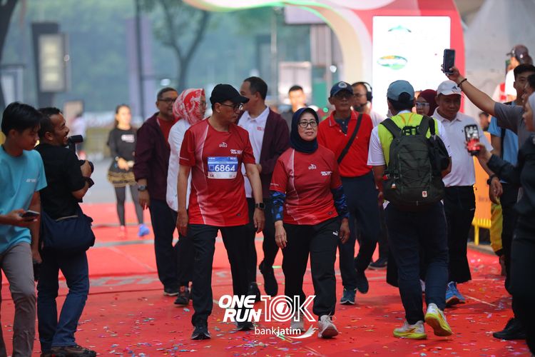Race photo from ONE RUN 10 K