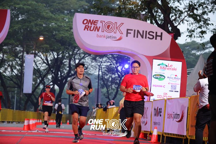 Race photo from ONE RUN 10 K