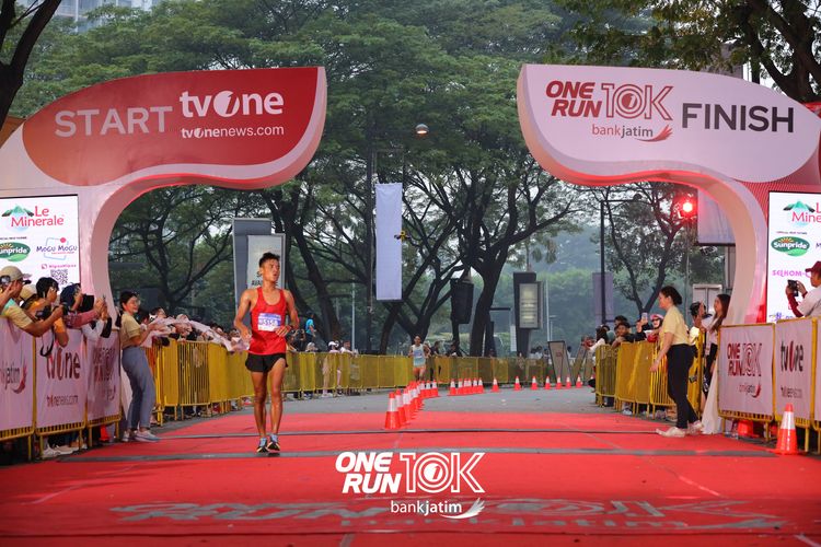 Race photo from ONE RUN 10 K