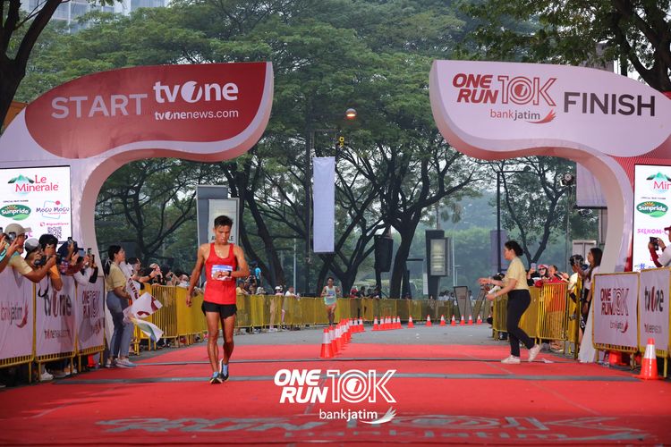 Race photo from ONE RUN 10 K