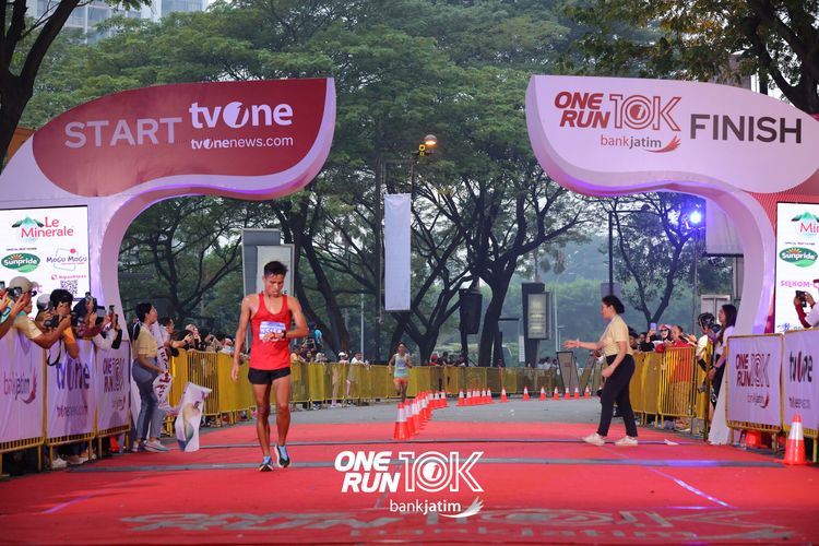 Race photo from ONE RUN 10 K