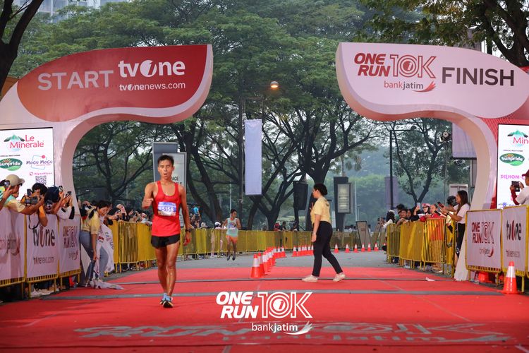 Race photo from ONE RUN 10 K