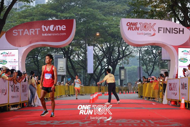Race photo from ONE RUN 10 K