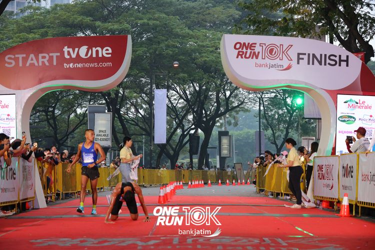 Race photo from ONE RUN 10 K