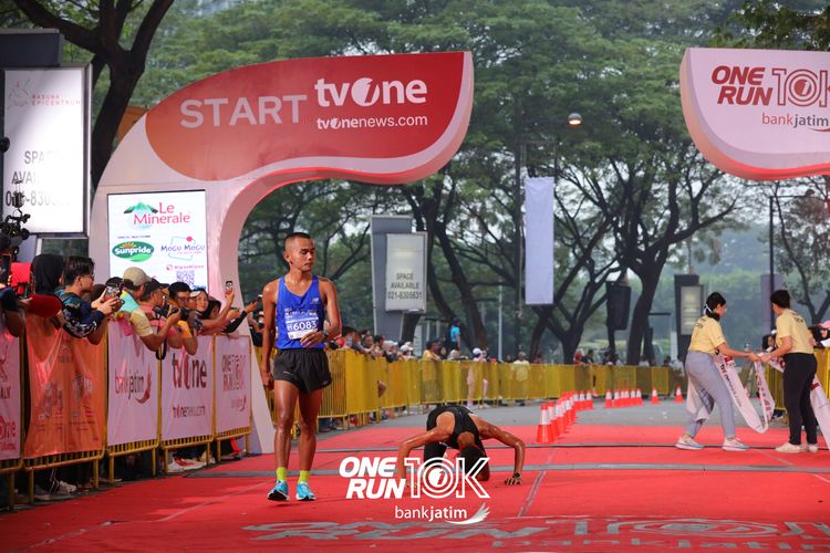 Race photo from ONE RUN 10 K