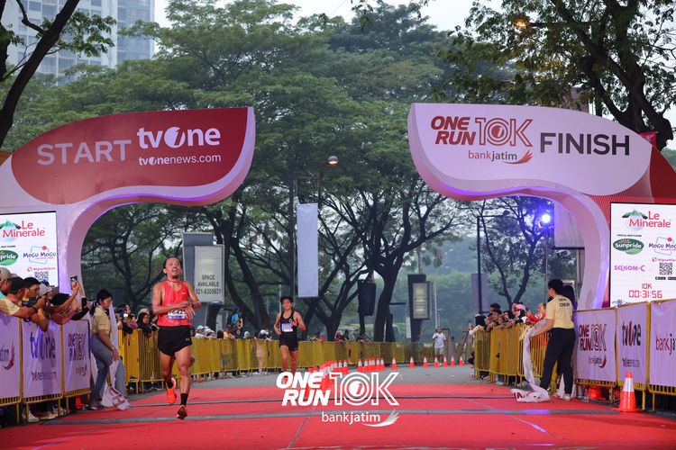 Race photo from ONE RUN 10 K