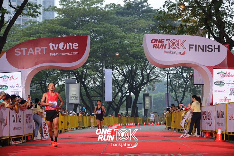 Race photo from ONE RUN 10 K